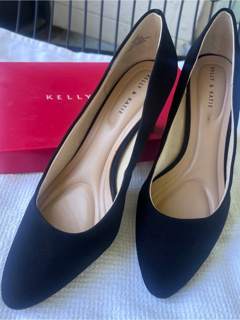Kelly & Katie Women’s Black heels size 9 (2.5 inch)